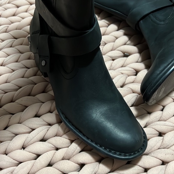 Ugg Black Leather Bandara Boots Size 6 Tall Wardrobe Staple - Picture 7 of 13